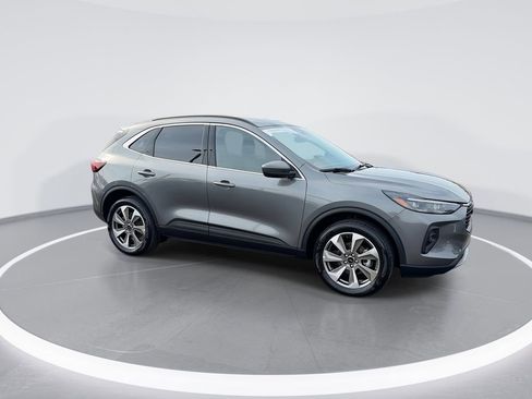 Used 2025 Ford Escape Platinum image 2