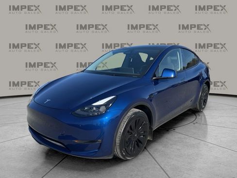 Used 2024 Tesla Model Y Long Range image 1
