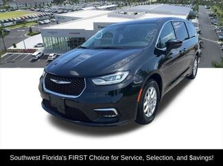 Certified 2023 Chrysler Pacifica Touring-L FWD video 2
