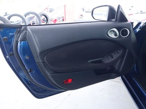 Used 2017 Nissan 370Z Coupe RWD image 26