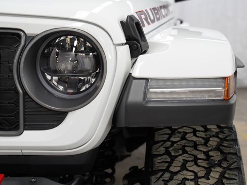 Used 2025 Jeep Wrangler Rubicon image 14