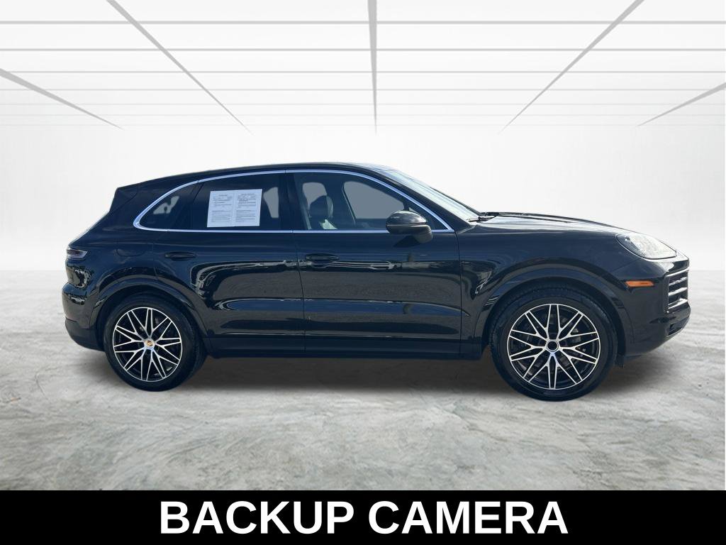 Used 2025 Porsche Cayenne AWD/4WD image 4