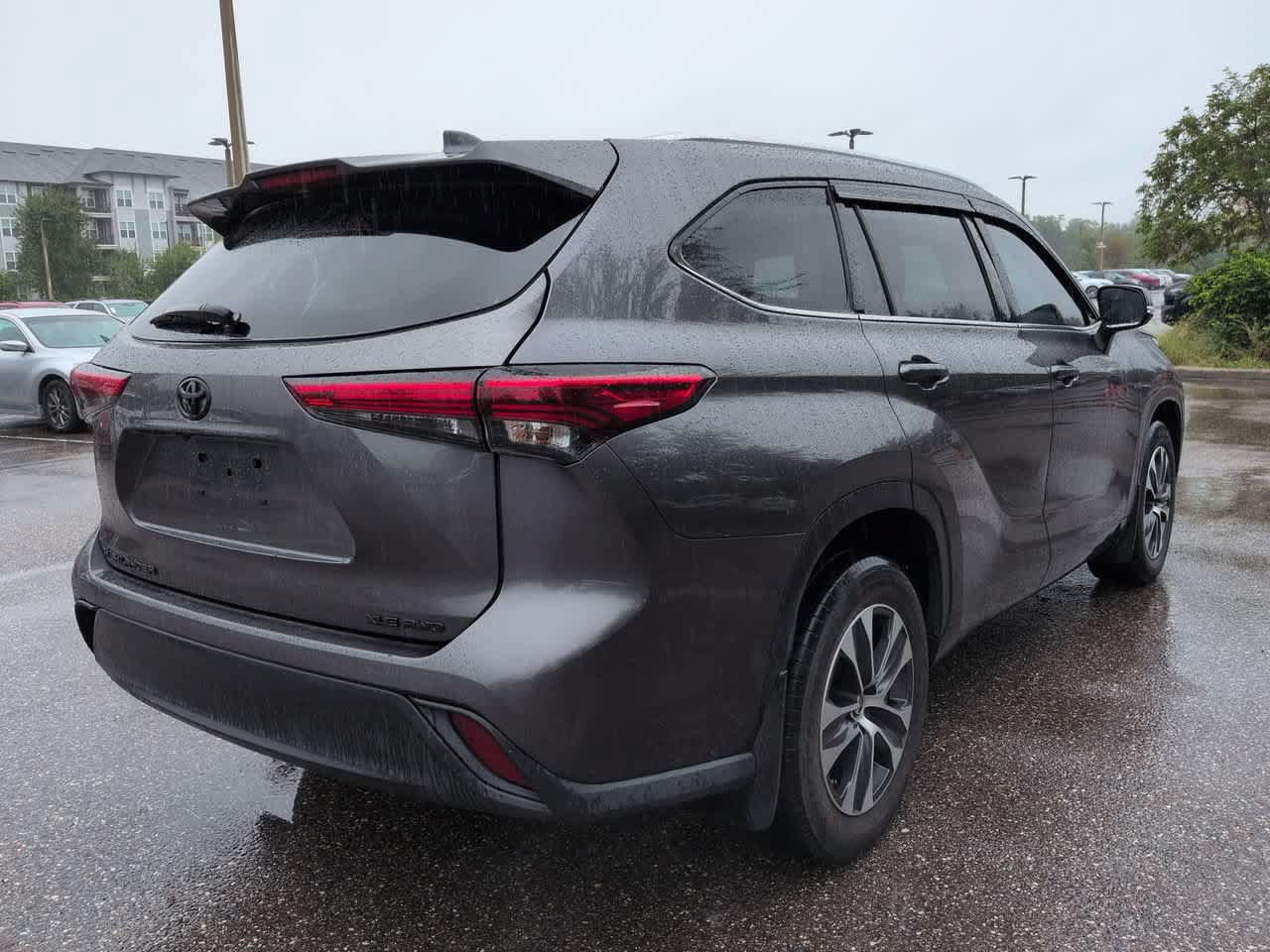Certified 2021 Toyota Highlander XLE AWD/4WD image 6
