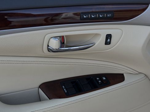 Used 2016 Lexus LS 460 AWD w/ Comfort Package image 26