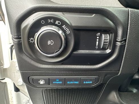Used 2024 Jeep Wrangler Unlimited Sahara AWD/4WD image 27