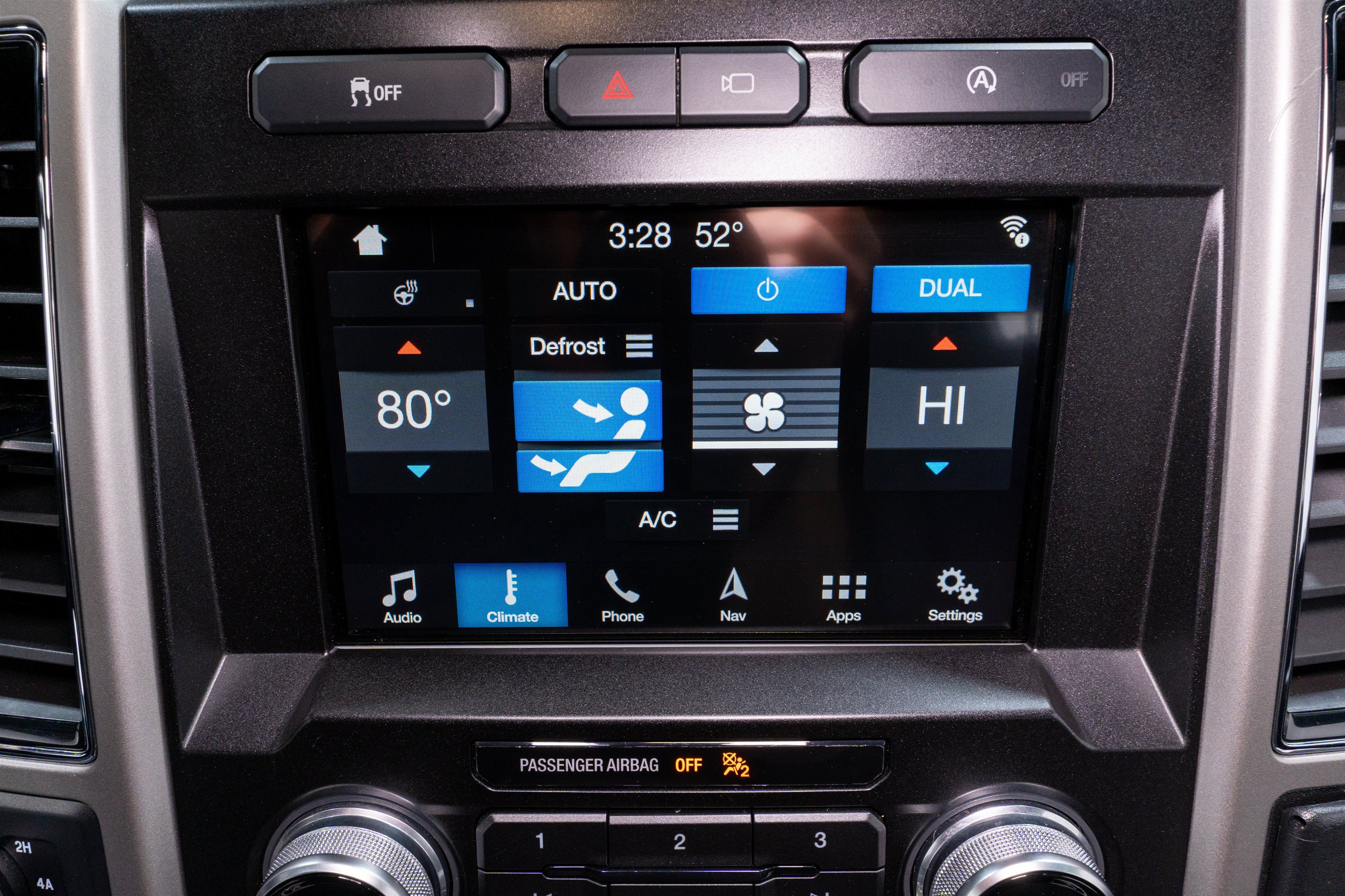 Used 2018 Ford F150 Lariat w/ Equipment Group 502A Luxury AWD/4WD image 25