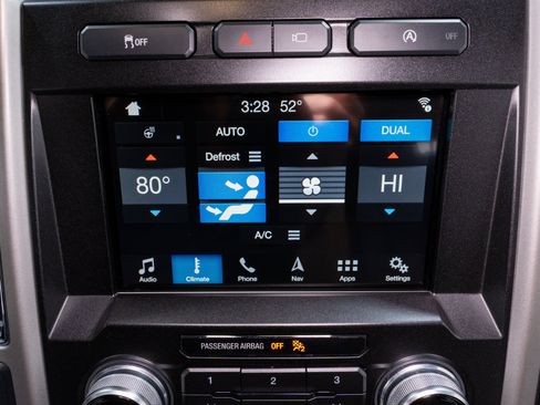Used 2018 Ford F150 Lariat w/ Equipment Group 502A Luxury AWD/4WD image 25