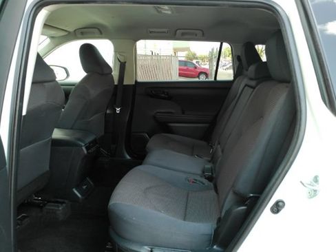 Used 2023 Toyota Highlander LE FWD image 19