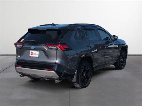 Used 2022 Toyota RAV4 SE image 5