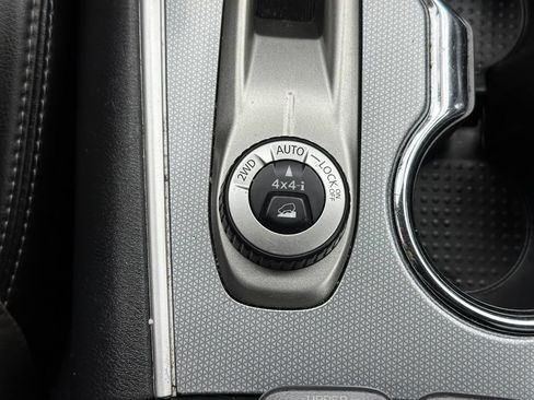 Used 2019 Nissan Pathfinder SL AWD/4WD image 40