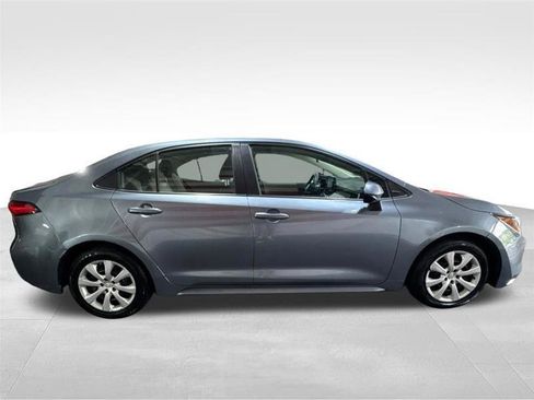 Used 2022 Toyota Corolla LE FWD image 4