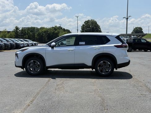 Used 2026 Nissan Rogue SV FWD image 2