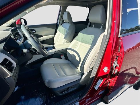 Used 2023 Nissan Rogue SL w/ SL Premium Package image 21