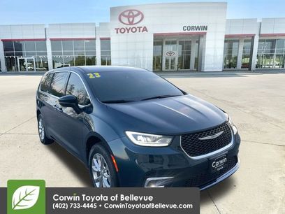 Used 2023 Chrysler Pacifica Touring-L
