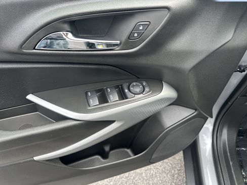 Certified 2025 Chevrolet Trax RS w/ Sunroof Package FWD image 12