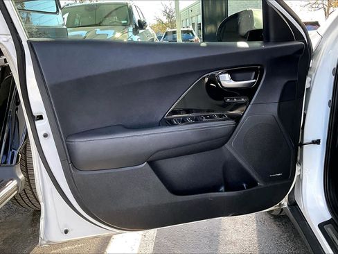 Used 2019 Kia Niro Touring image 21