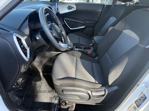 Certified 2025 Kia Soul LX image 14