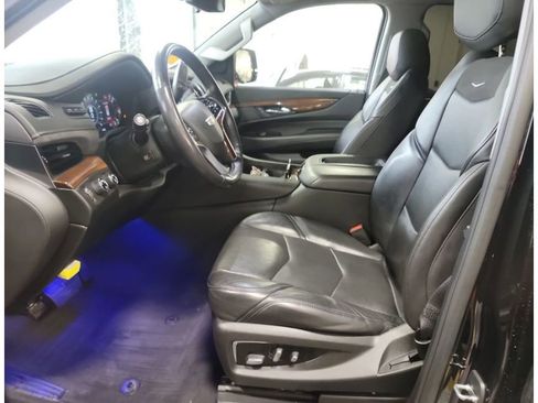 Used 2020 Cadillac Escalade ESV Luxury image 7