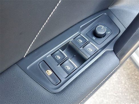 Certified 2022 Volkswagen Tiguan SE R-Line image 16