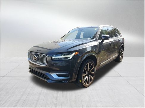 Certified 2023 Volvo XC90 B6 Plus image 2