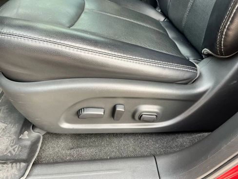 Used 2020 Nissan Pathfinder Platinum FWD image 16