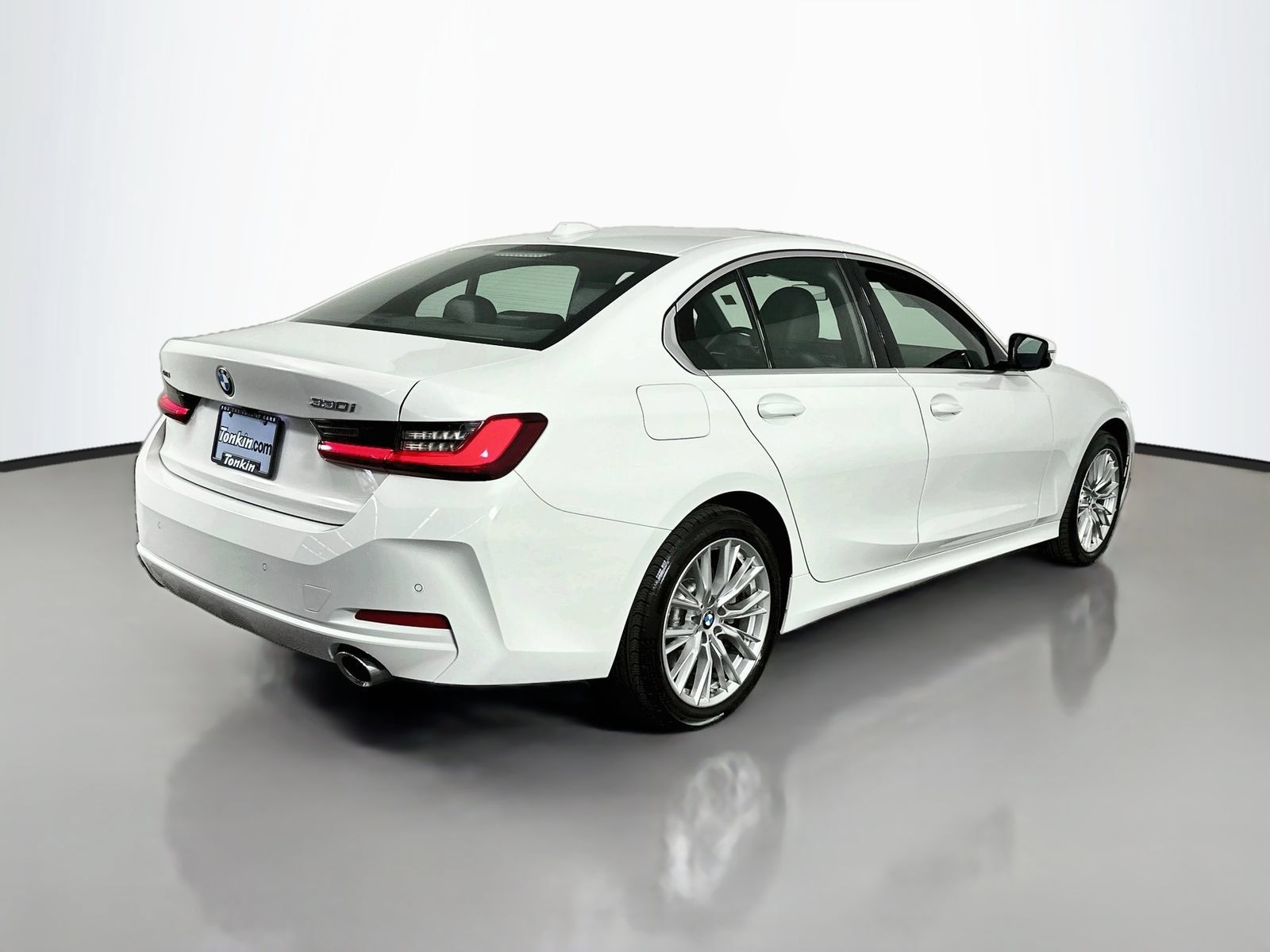 Used 2024 BMW 330i xDrive Sedan w/ Premium Package AWD/4WD image 8