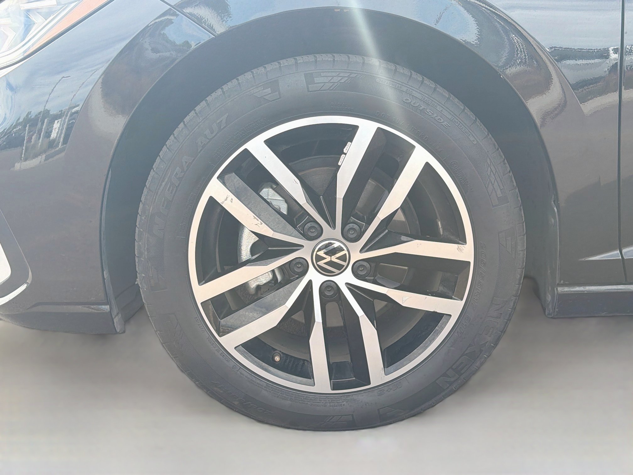 Used 2025 Volkswagen Jetta SE FWD image 11