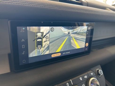 Used 2020 Land Rover Defender 110 SE image 9