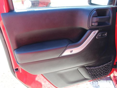 Used 2012 Jeep Wrangler Sahara w/ Dual Top Group image 18