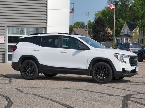Used 2022 GMC Terrain SLE w/ Driver Convenience Package AWD/4WD image 2