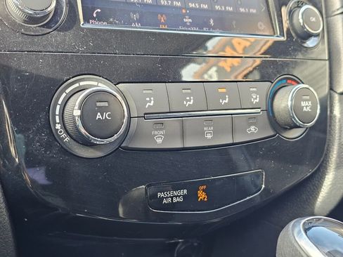 Used 2018 Nissan Rogue S image 31