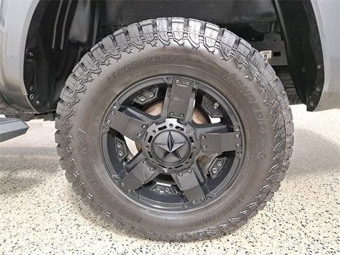 Used 2018 Toyota Tacoma TRD Off-Road image 8