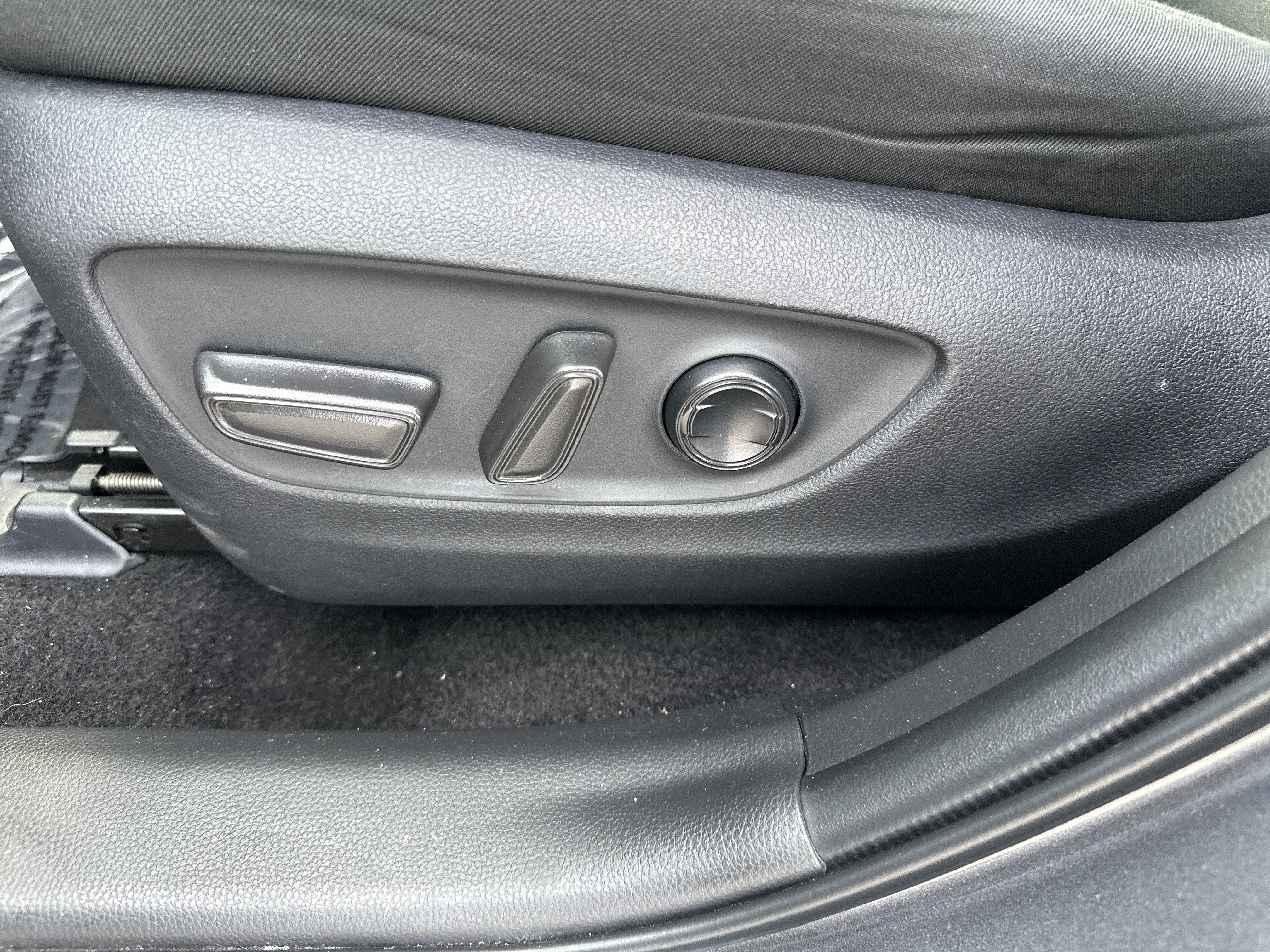 Used 2025 Toyota RAV4 XLE AWD/4WD image 11