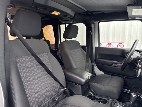 Used 2012 Jeep Wrangler Unlimited Sport image 34