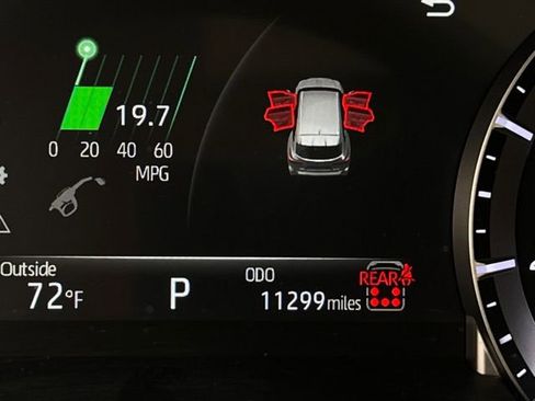 Used 2024 Toyota Highlander XLE image 18