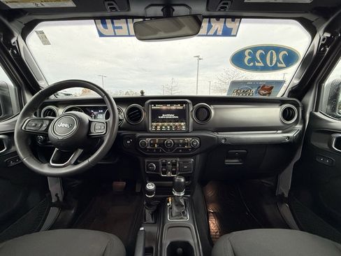 Used 2023 Jeep Gladiator Willys image 29