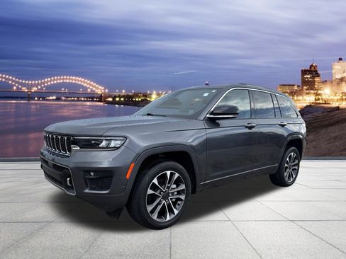 Used 2022 Jeep Grand Cherokee Overland RWD image 1