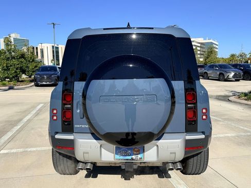 Used 2024 Land Rover Defender 110 SE image 10