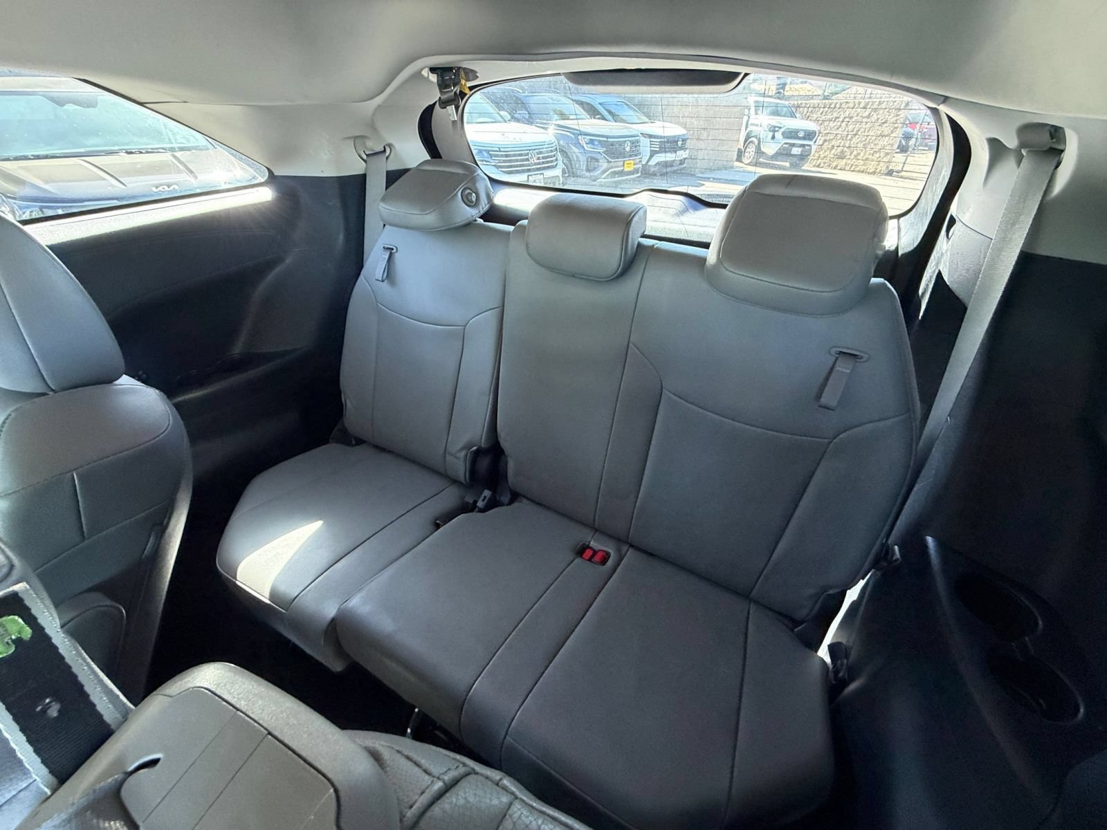 Used 2025 Toyota Sienna XLE FWD image 30