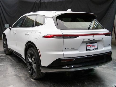 Used 2025 Toyota Crown Signia image 10