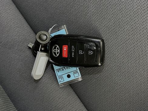 Used 2025 Toyota Camry LE w/ Convenience Package FWD image 36