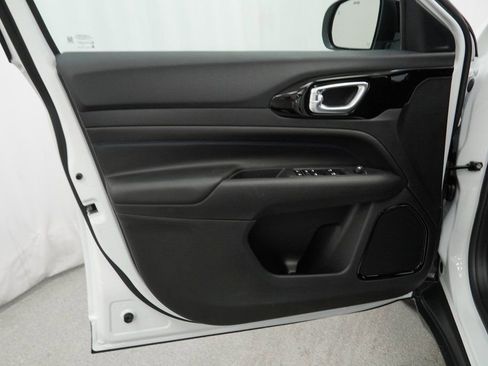 New 2026 Jeep Compass Latitude image 27