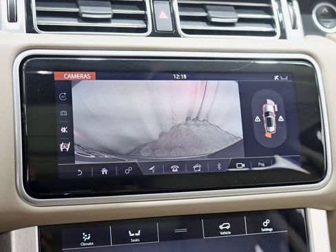 Used 2018 Land Rover Range Rover HSE image 18