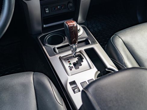 Used 2019 Toyota 4Runner SR5 AWD/4WD image 28