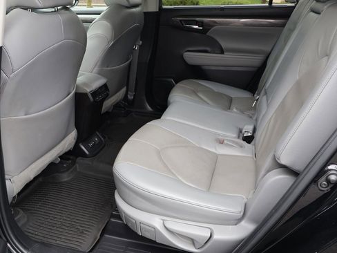 Used 2022 Toyota Highlander Limited image 27