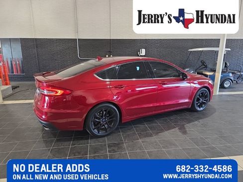 Used 2019 Ford Fusion SE w/ Equipment Group 151A FWD image 5