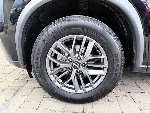 Used 2023 Nissan Rogue S image 7