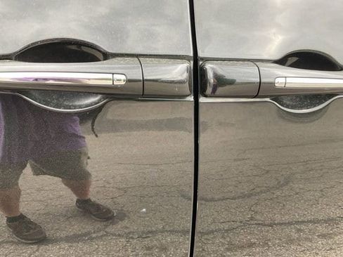 Used 2023 Chrysler Pacifica Limited image 12