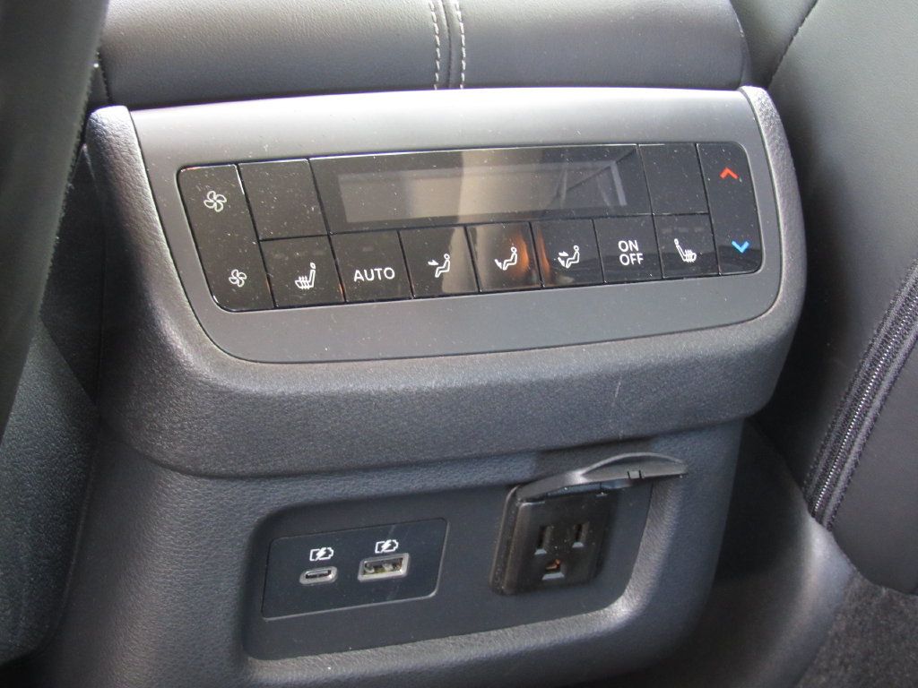 Used 2025 Nissan Pathfinder Platinum AWD/4WD image 35