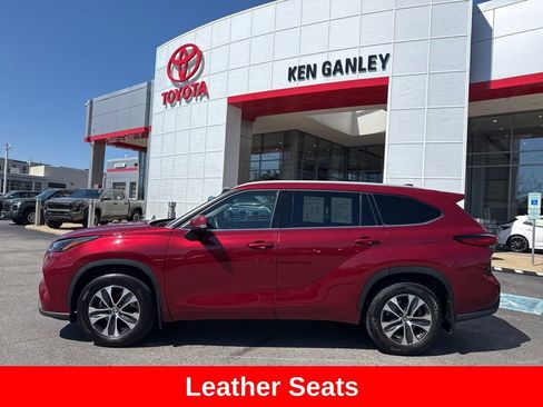 Used 2022 Toyota Highlander XLE image 3